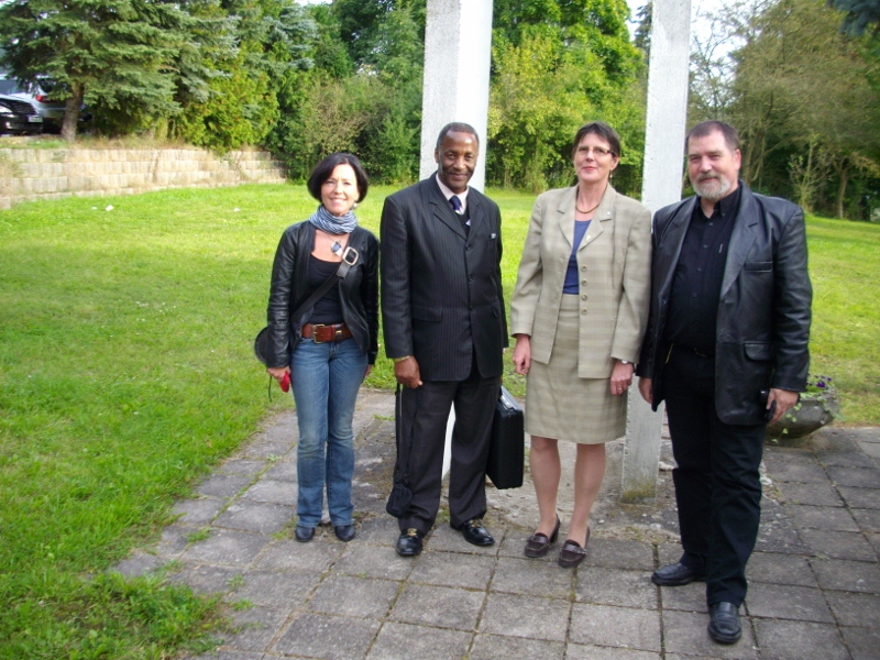 von links: Gemeindepädagogin Christiane Müller-Abt (sie kennt Pfr. Massanwa von ihrem Aufenthalt in Tansania), Pfarrer Solomon Massangwa, stellvertretende Bischof der Nordzentraldiözese der evangelisch-lutherischen Kirche Tansanias, Superintendentin Bea von links: Gemeindepädagogin Christiane Müller-Abt (sie kennt Pfr. Massanwa von ihrem Aufenthalt in Tansania), Pfarrer Solomon Massangwa, stellvertretende Bischof der Nordzentraldiözese der evangelisch-lutherischen Kirche Tansanias, Superintendentin Bea